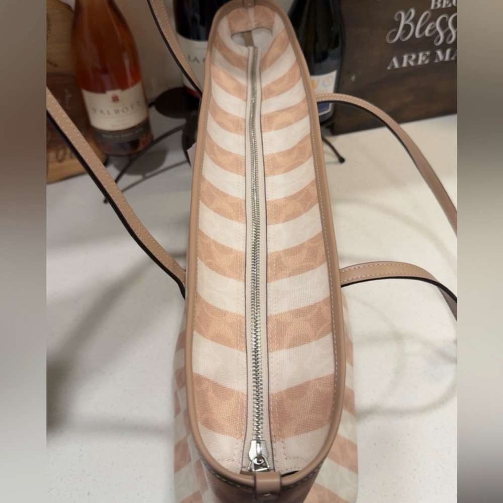 NEW!! NWT Coach Large City Tote Tan&White Striped Tote Bag with Silver Hardware🤍 - Picture 9 of 9